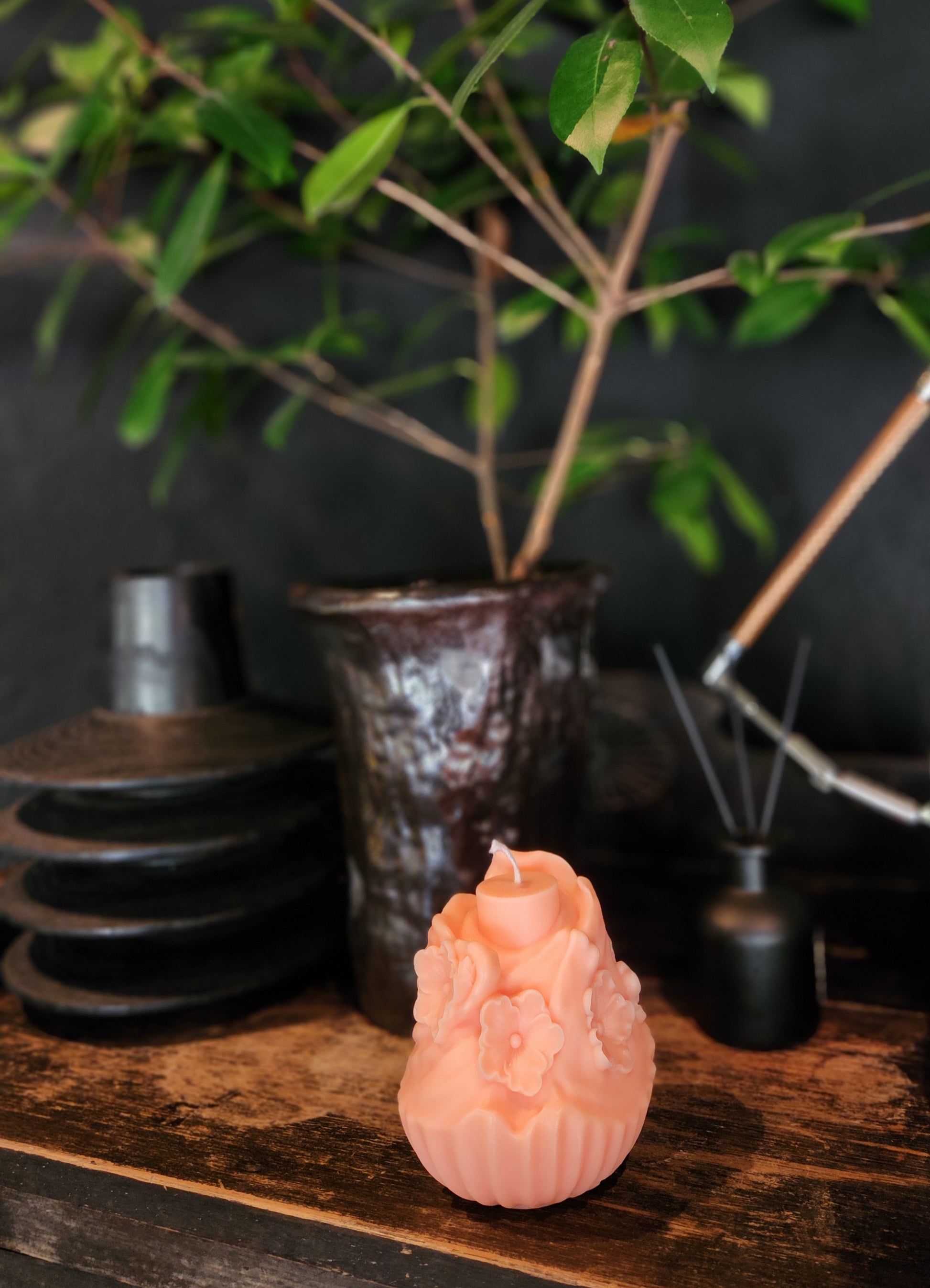 alt="Night Sakura Whisper sculptural soy candle floral fragrance 150g"