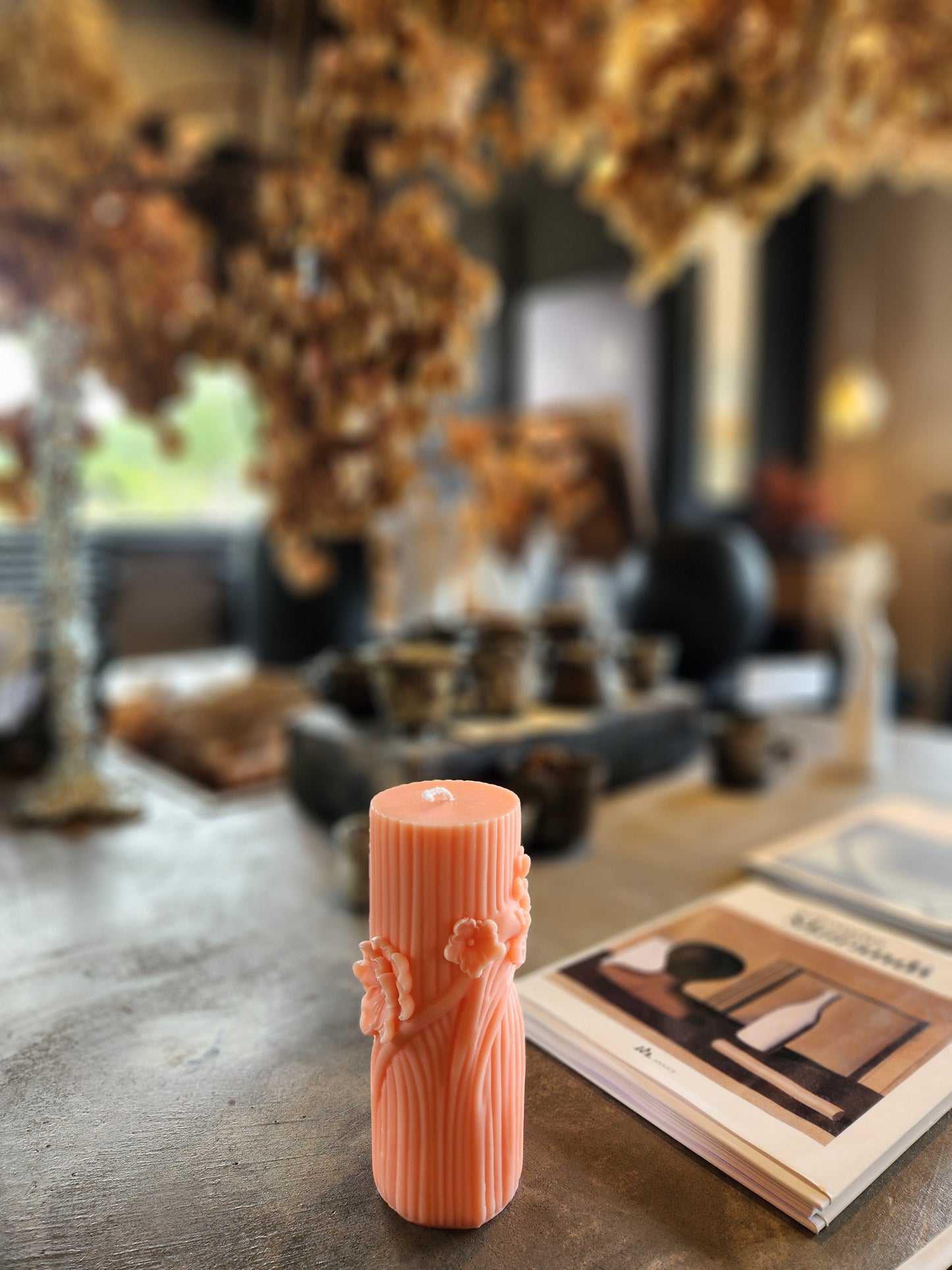 alt="Serenity Woods 576g sculptural soy candle handcrafted floral design luxury gift"