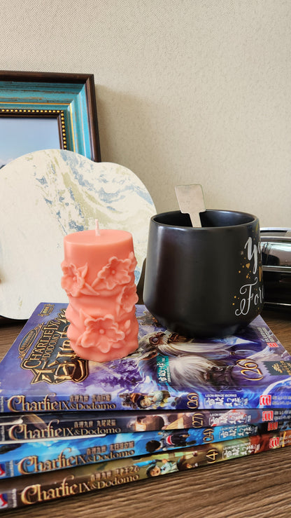 Blumige Morgendämmerung – Skulpturale Kerze 150g | Handgefertigte Luxus-Blumenkerze aus Sojawachs